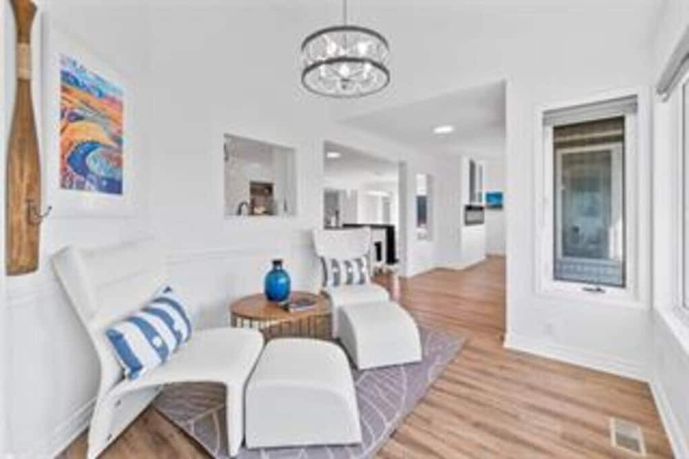 Photo of Livingroom in South Central