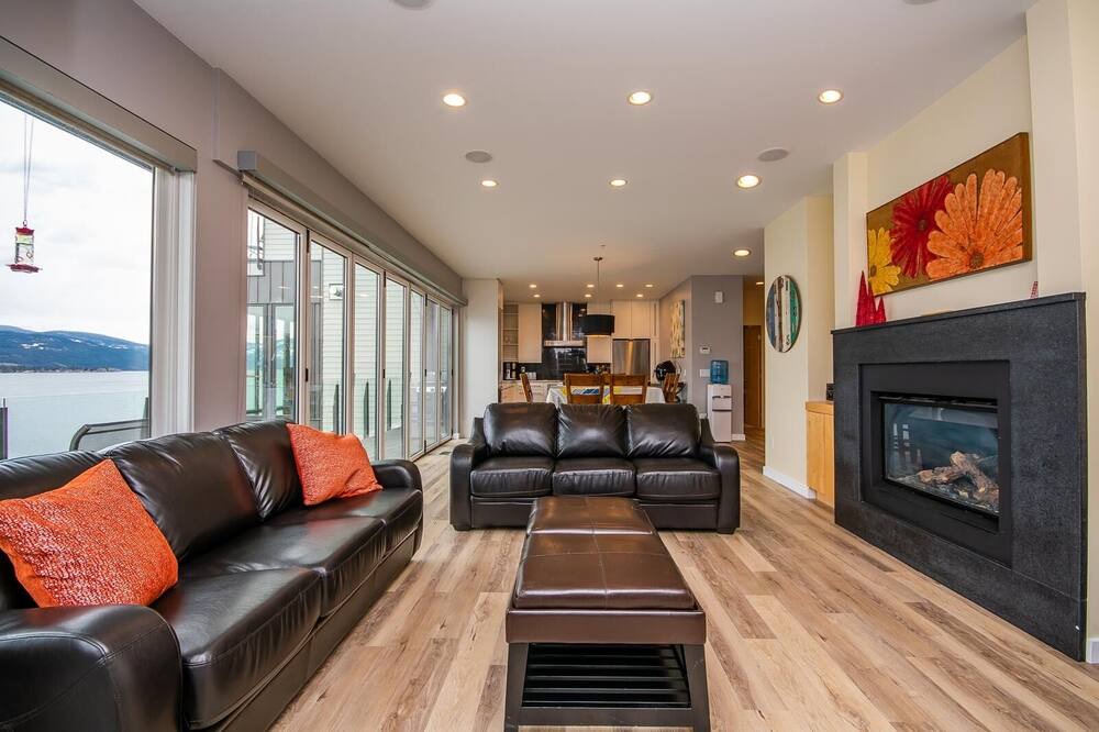 Photo of Livingroom in Vernon