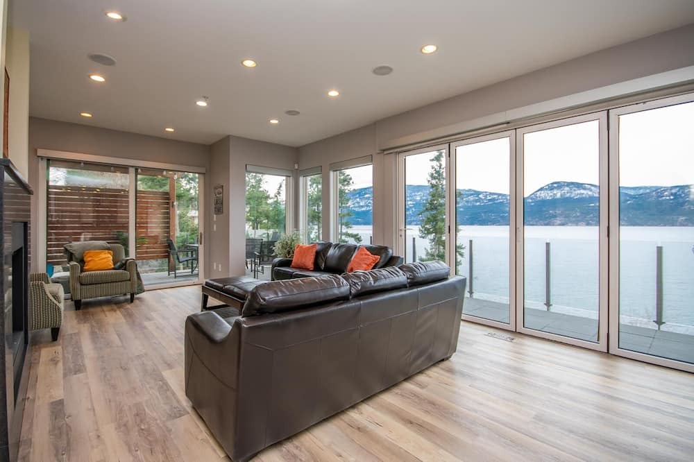 Photo of Livingroom in Vernon
