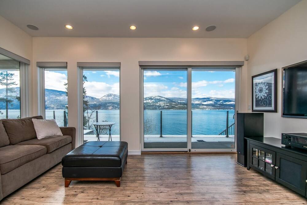 Photo of Livingroom in Vernon