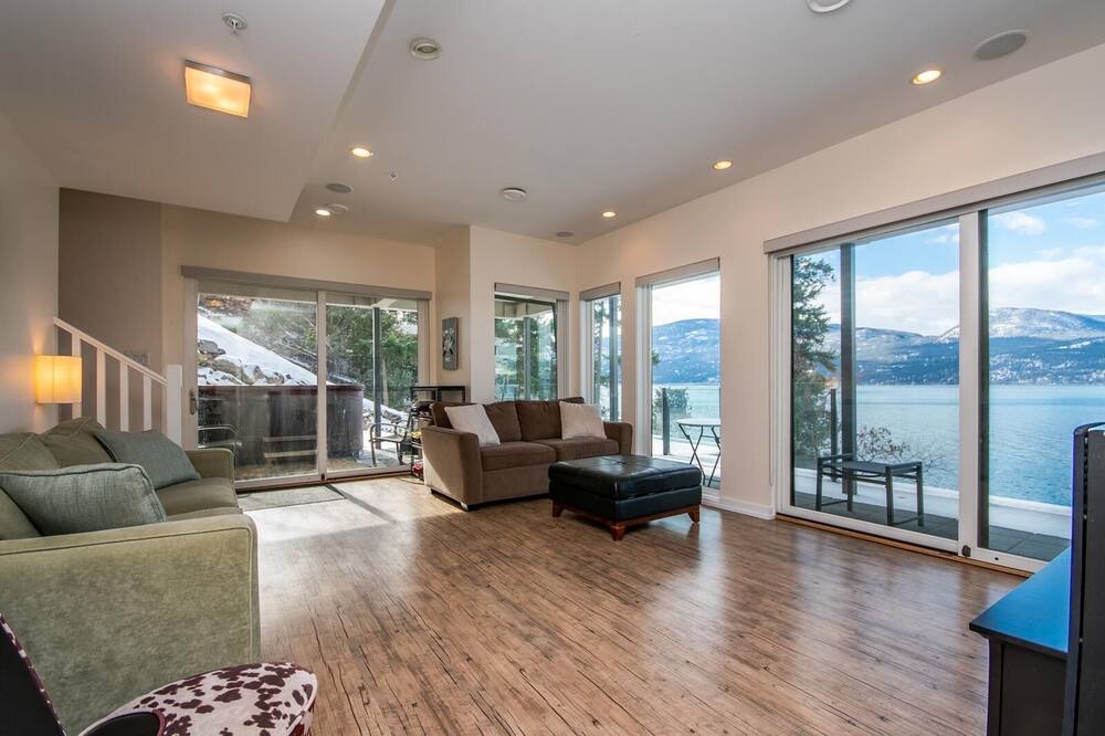 Photo of Livingroom in Vernon