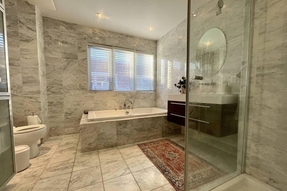 Photo of Bathroom in LaSalle