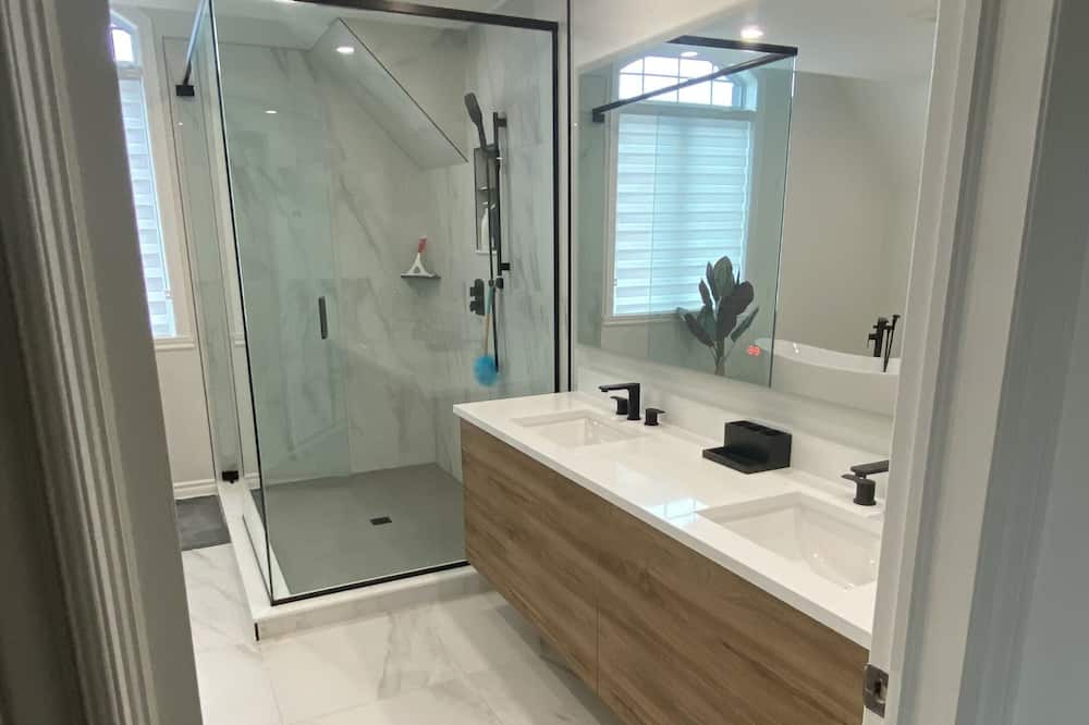 Photo of Bathroom in Blainville