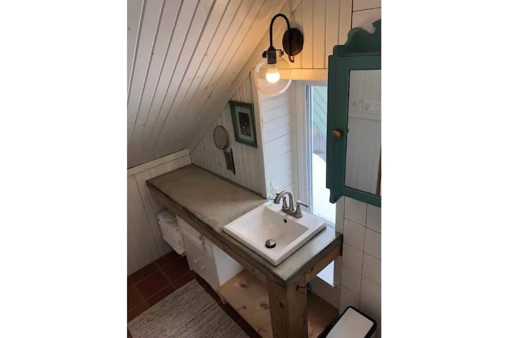 Photo of Bedroom in Maberly