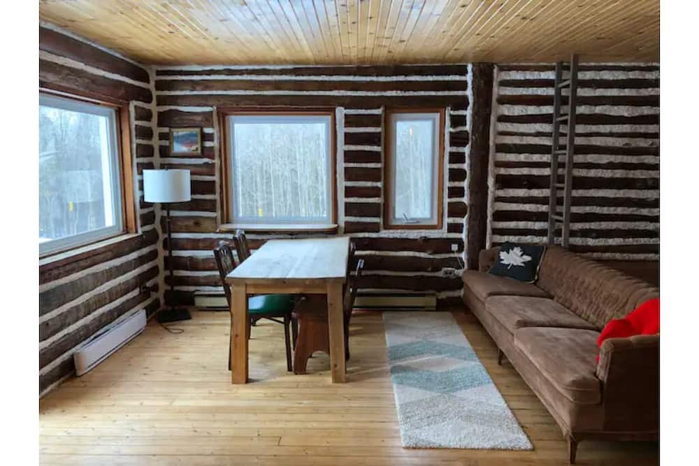 Photo of Livingroom in Maberly