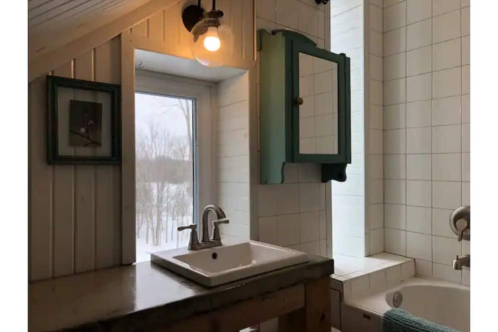 Photo of Bathroom in Maberly