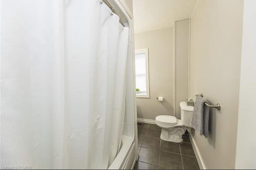 Photo of Bathroom in Kincardine