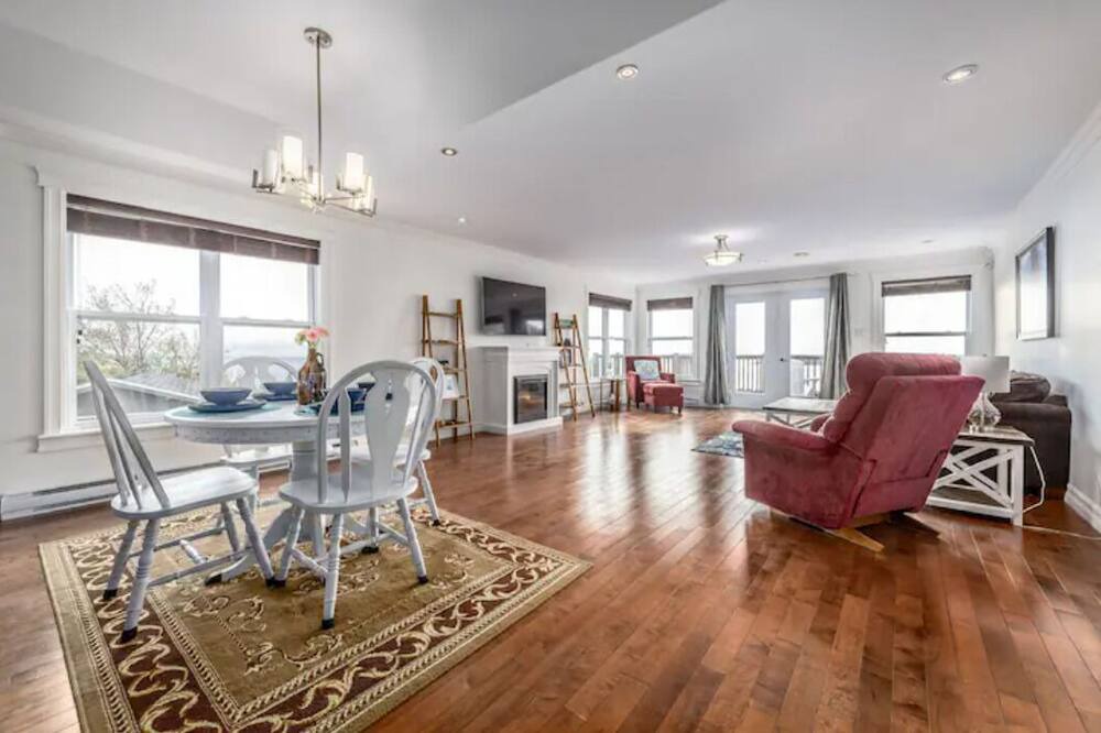 Photo of Livingroom in Terra Nova