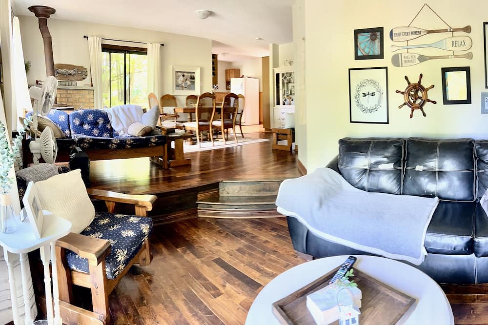 Photo of Livingroom in Trent Lakes