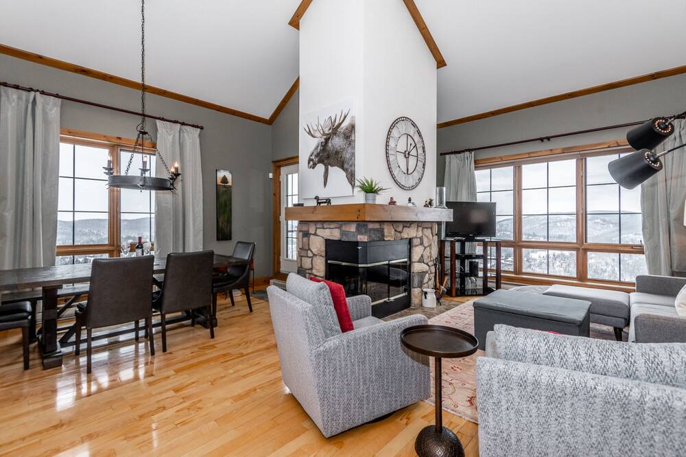 Photo of Livingroom in Mont-Tremblant Pedestrian Village