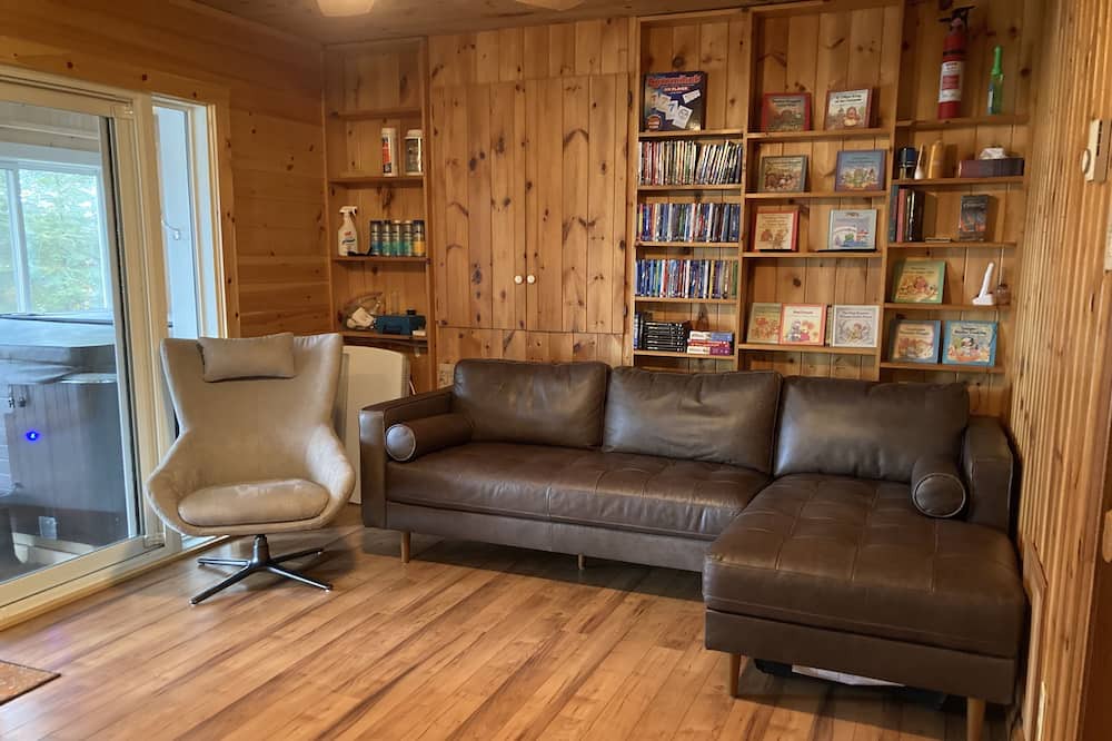 Photo of Livingroom in Dysart et al
