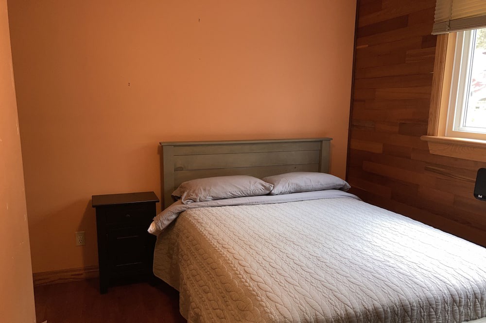 Photo of Bedroom in Dysart et al
