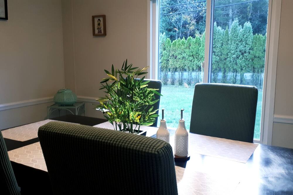 Photo of Livingroom in Port Alberni