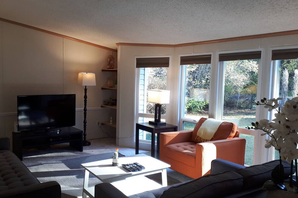 Photo of Livingroom in Port Alberni