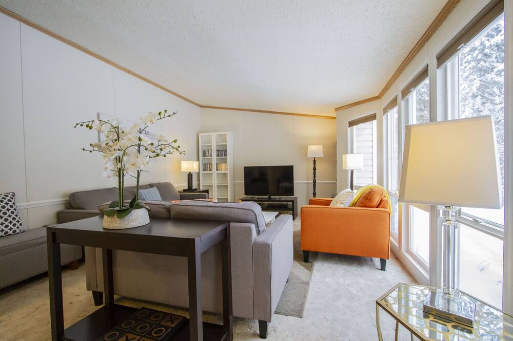 Photo of Livingroom in Port Alberni