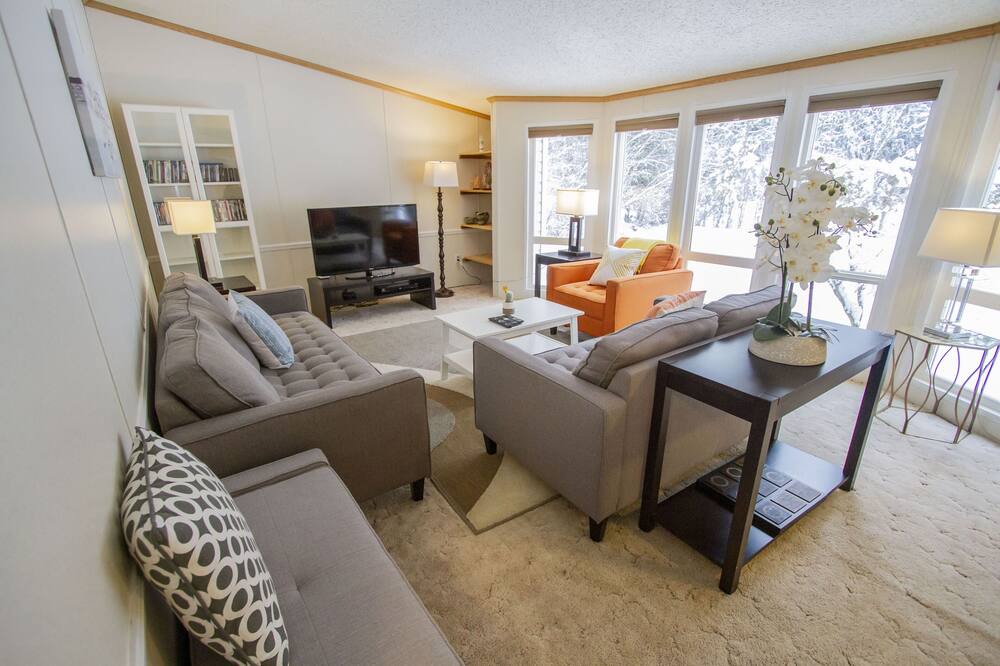 Photo of Livingroom in Port Alberni