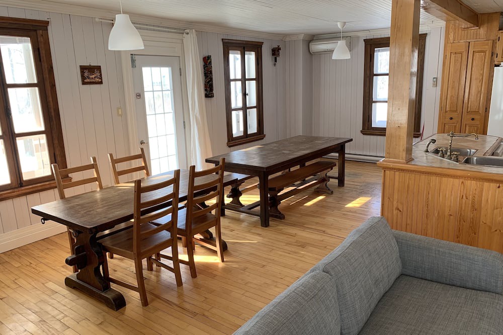 Photo of Livingroom in Saint-Cuthbert