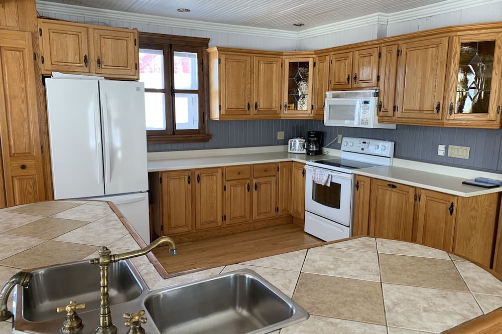 Photo of Kitchen in Saint-Cuthbert