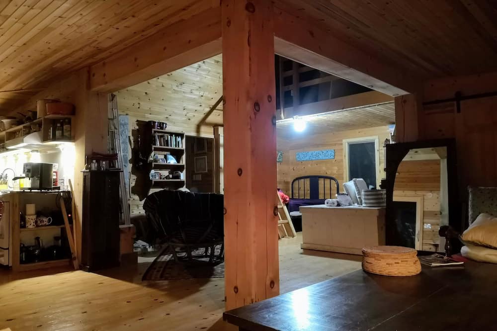 Photo of Livingroom in Wolfe Island