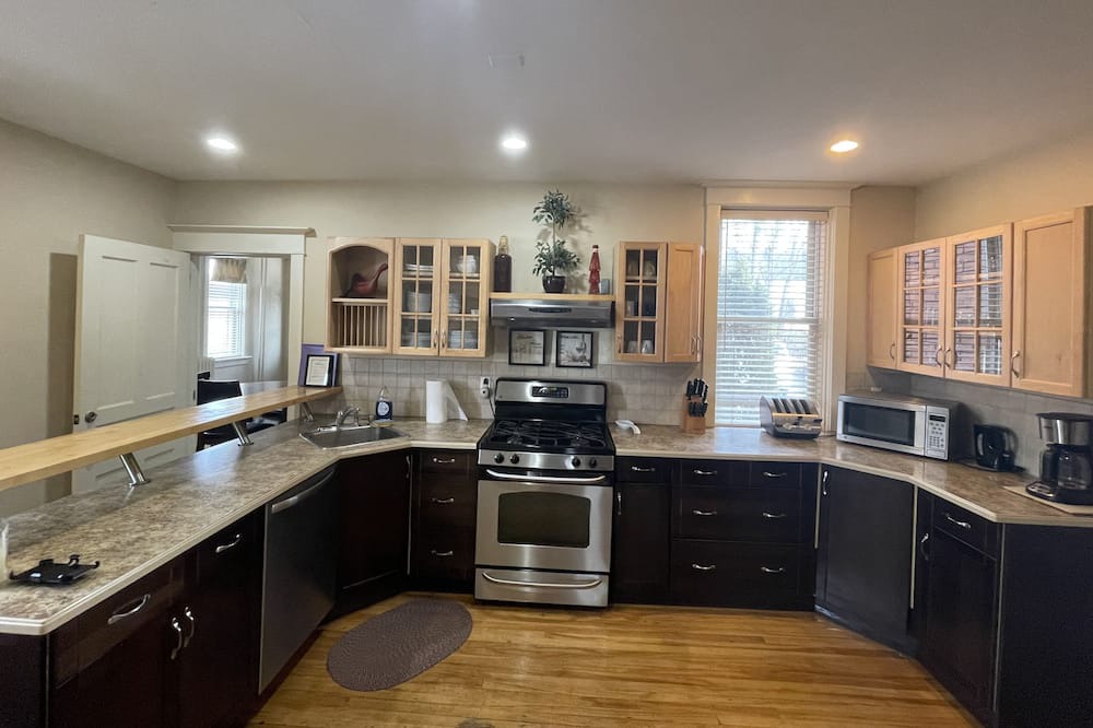 Photo of Kitchen in Calabogie