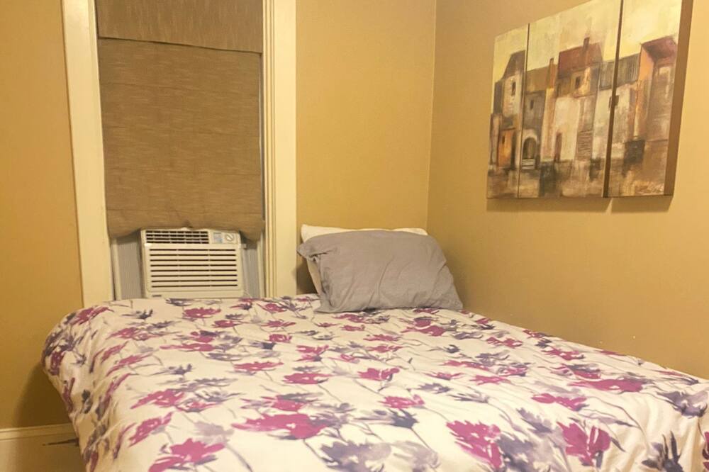 Photo of Bedroom in Calabogie