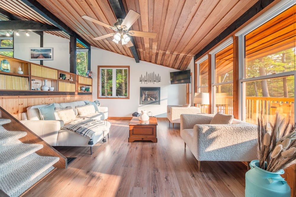 Photo of Livingroom in Wymbolwood Beach