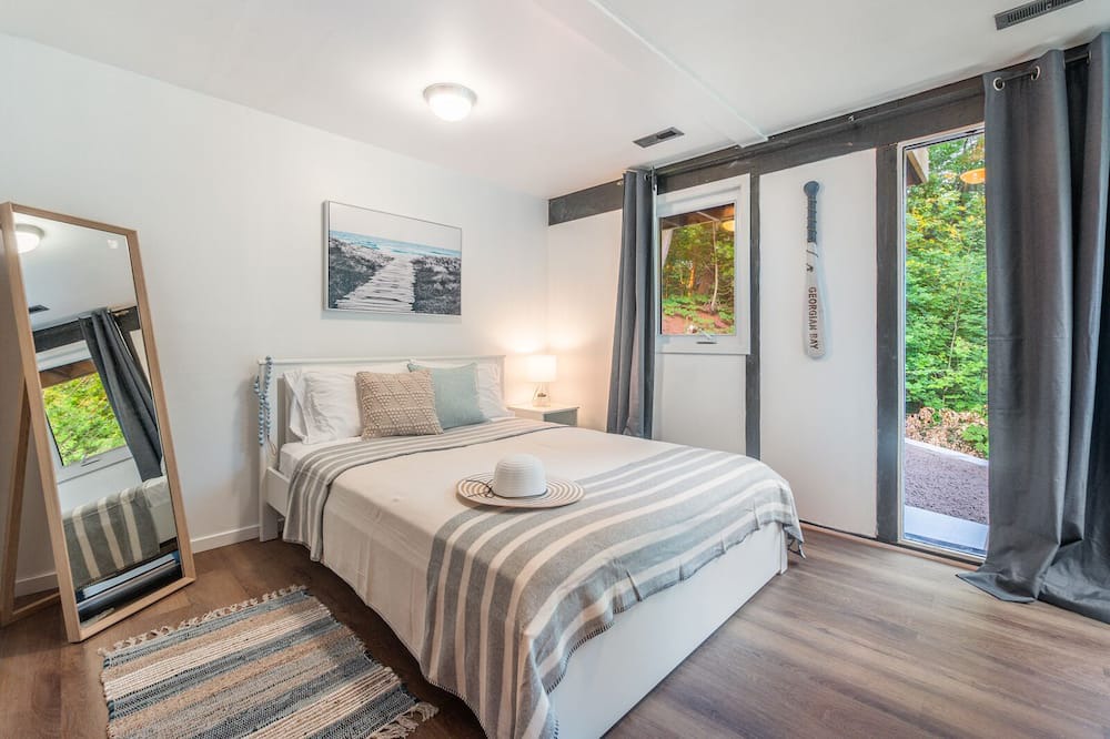 Photo of Bedroom in Wymbolwood Beach