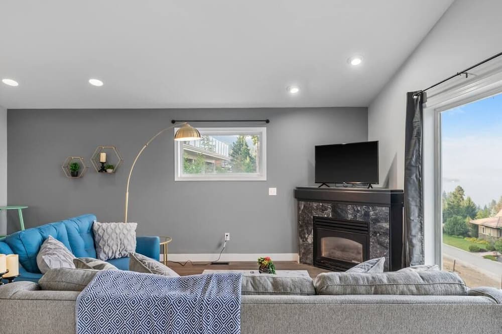 Photo of Livingroom in West Kelowna Estates