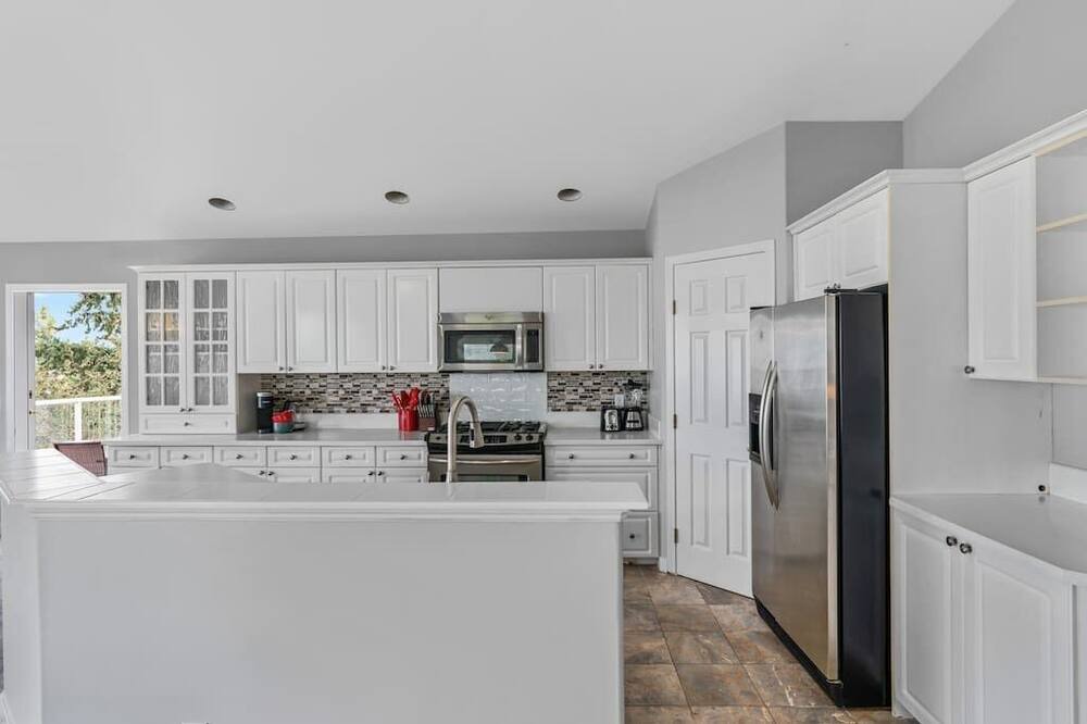 Photo of Kitchen in West Kelowna Estates