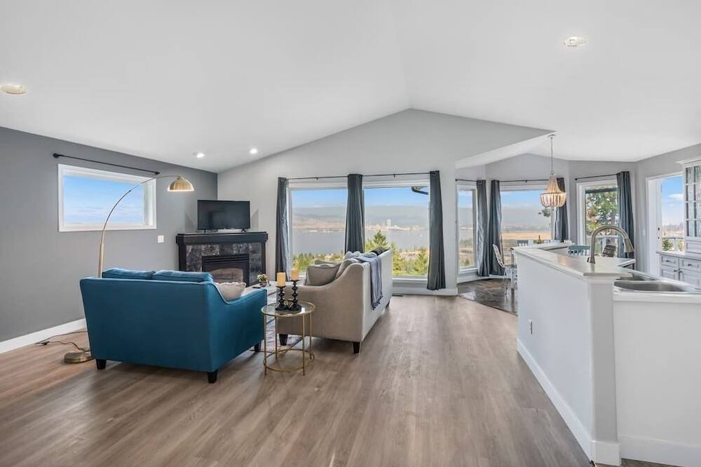 Photo of Livingroom in West Kelowna Estates