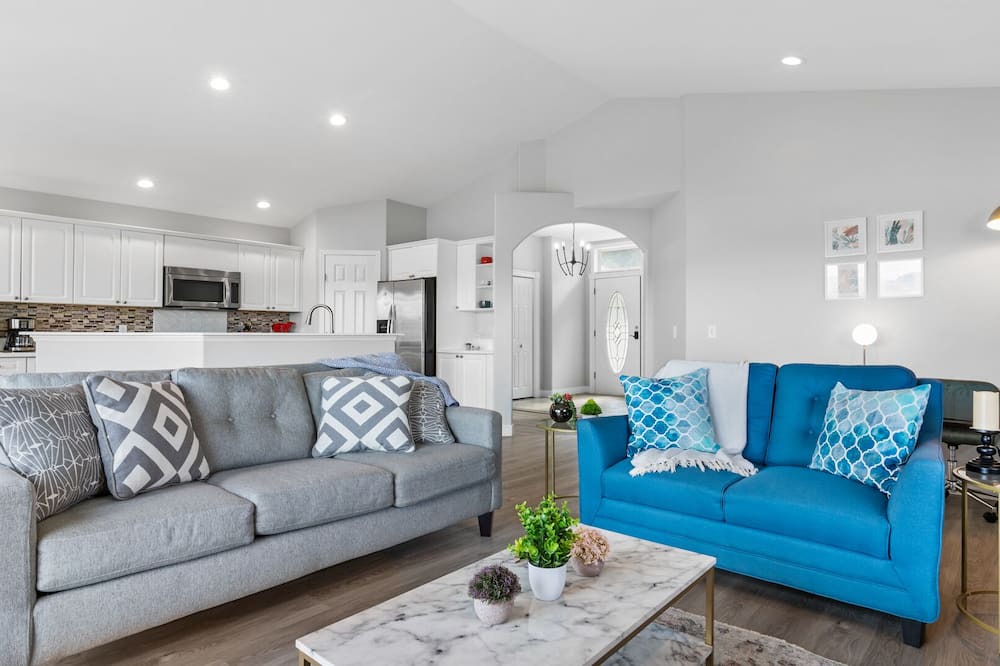 Photo of Livingroom in West Kelowna Estates
