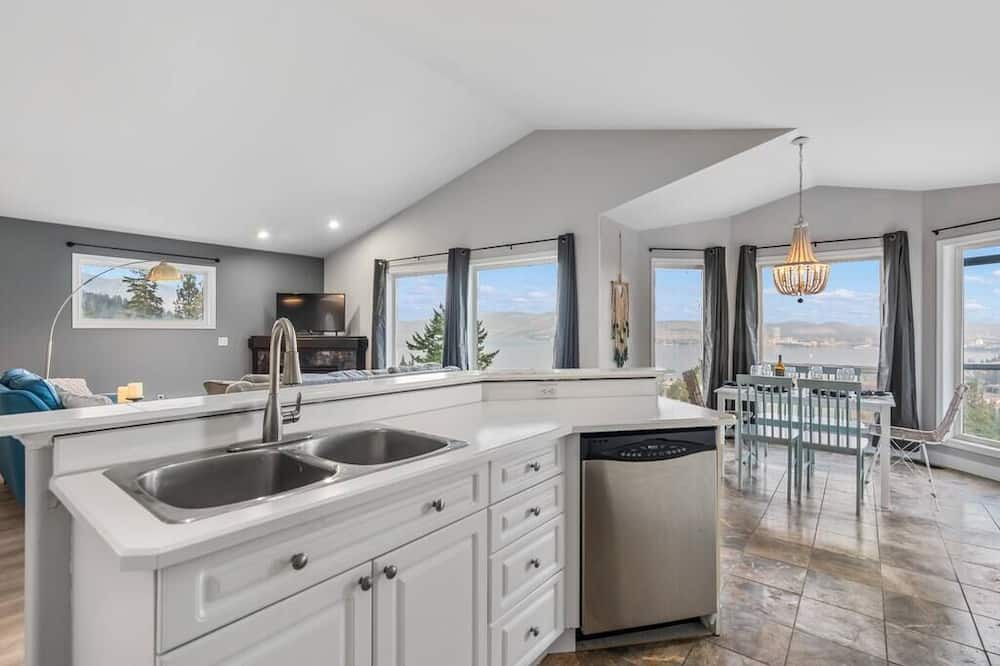 Photo of Kitchen in West Kelowna Estates