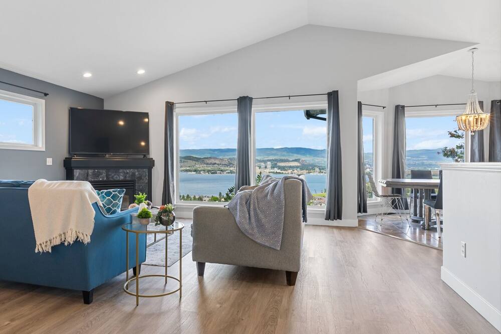 Photo of Livingroom in West Kelowna Estates