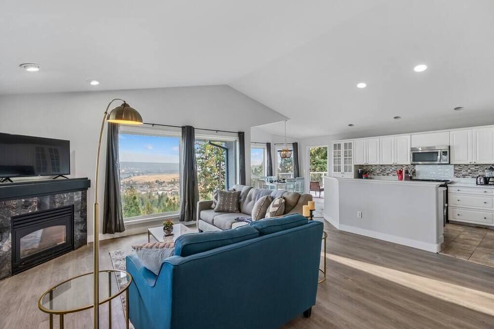 Photo of Livingroom in West Kelowna Estates