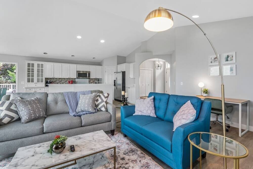 Photo of Livingroom in West Kelowna Estates