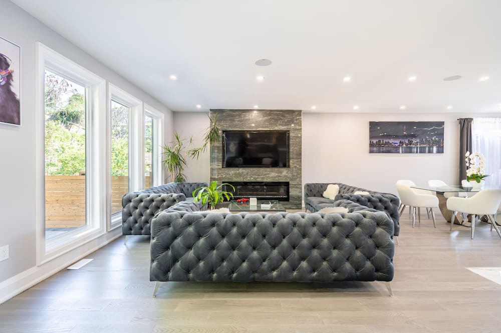 Photo of Livingroom in Humber Bay