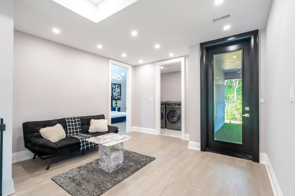Photo of Livingroom in Humber Bay