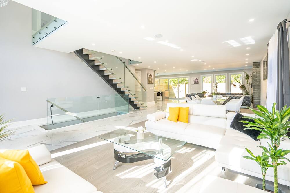 Photo of Livingroom in Humber Bay