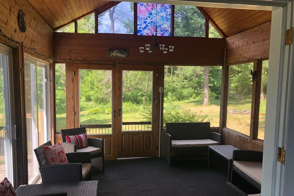 Photo of Livingroom in Pontiac