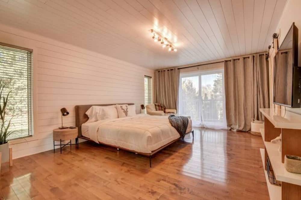 Photo of Bedroom in Saint-Sauveur