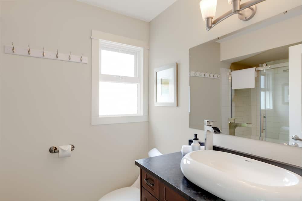 Photo of Bathroom in South Pandosy