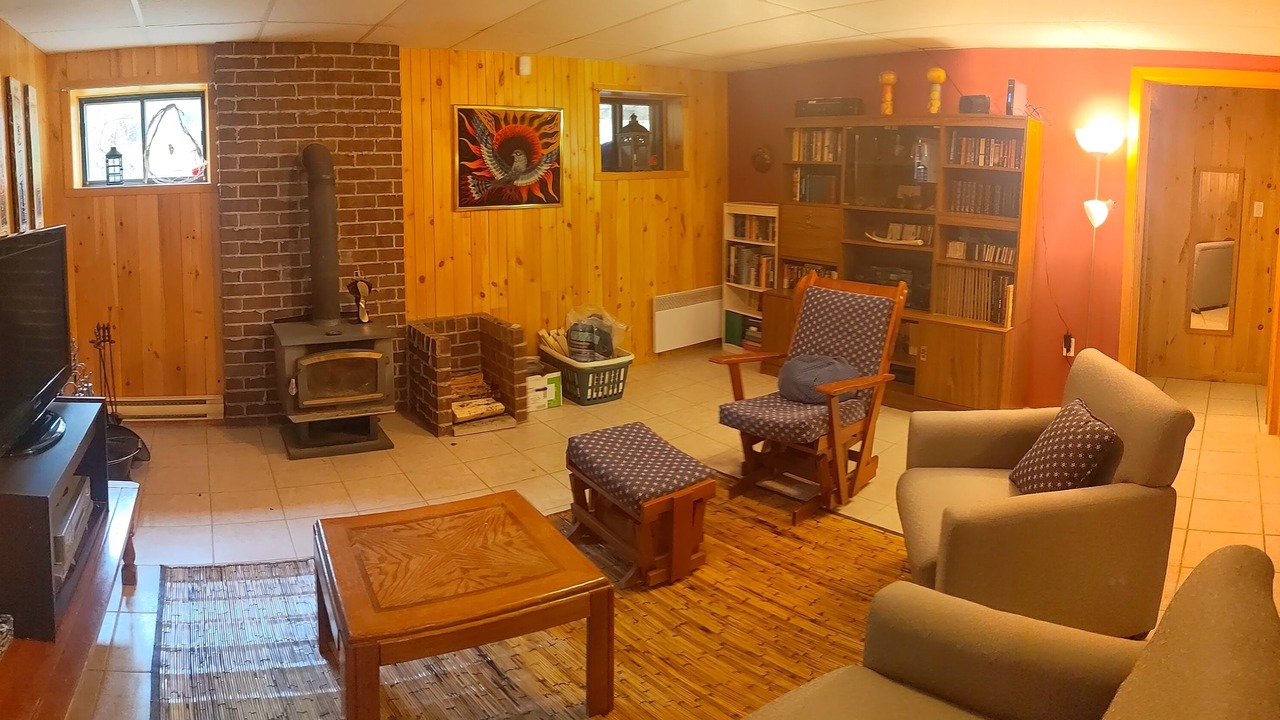 Photo of Livingroom in Sainte-Marguerite-du-Lac-Masson
