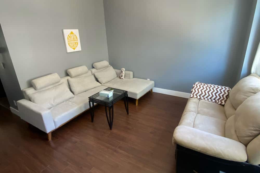 Photo of Livingroom in South Newton