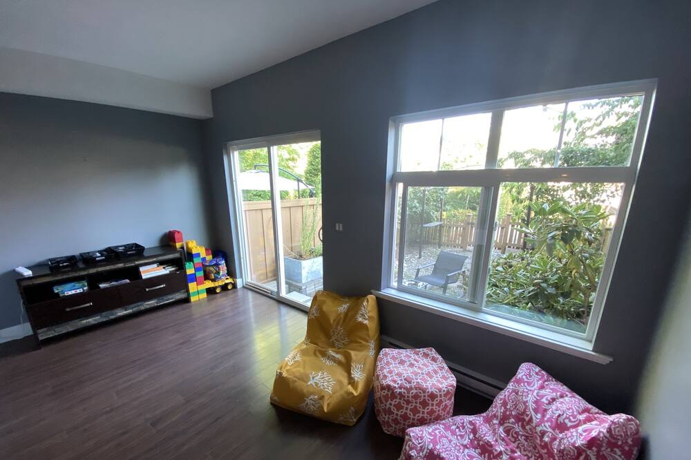 Photo of Livingroom in South Newton