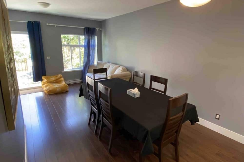 Photo of Livingroom in South Newton