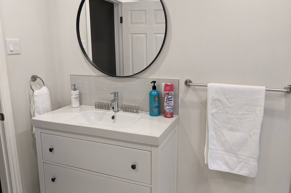 Photo of Bathroom in Lachine