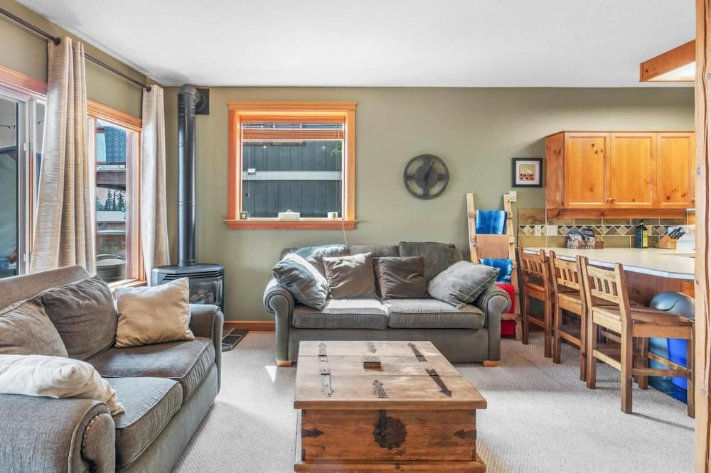 Photo of Livingroom in Snow Pine Estates