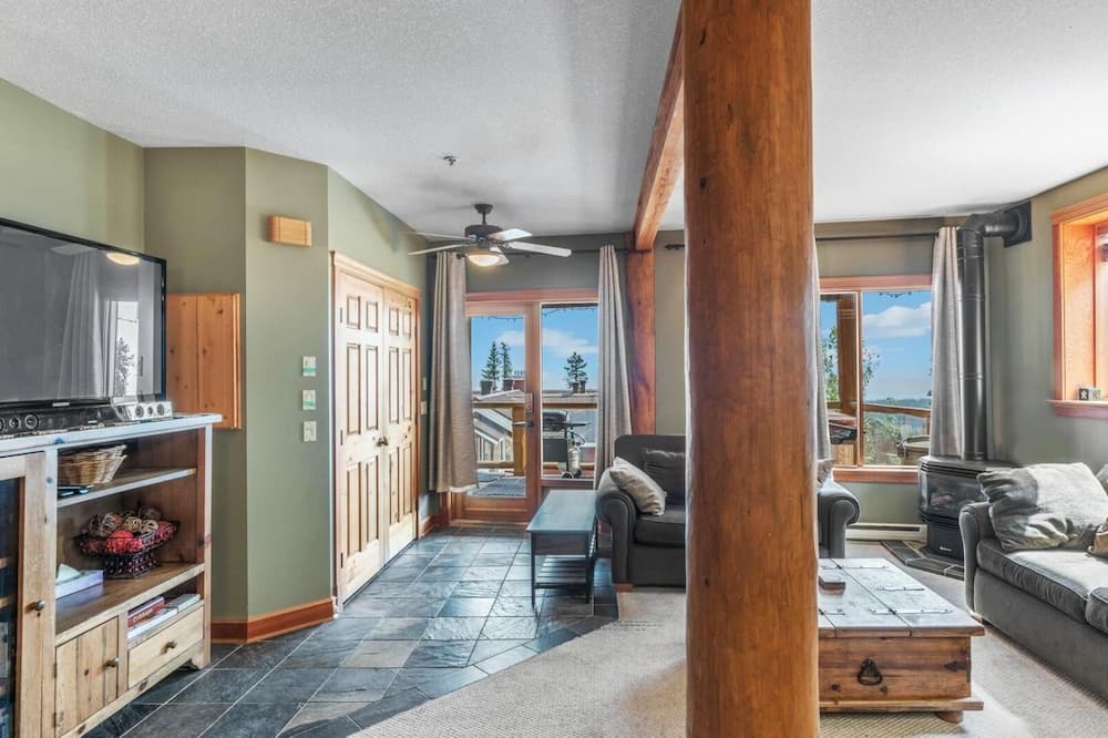Photo of Livingroom in Snow Pine Estates