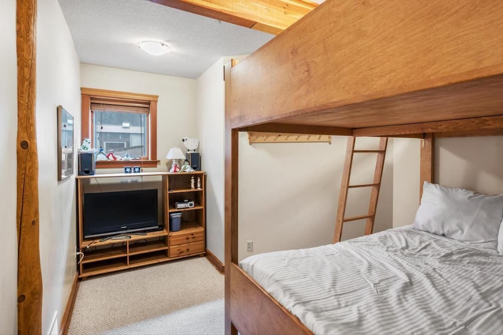 Photo of Bedroom in Snow Pine Estates