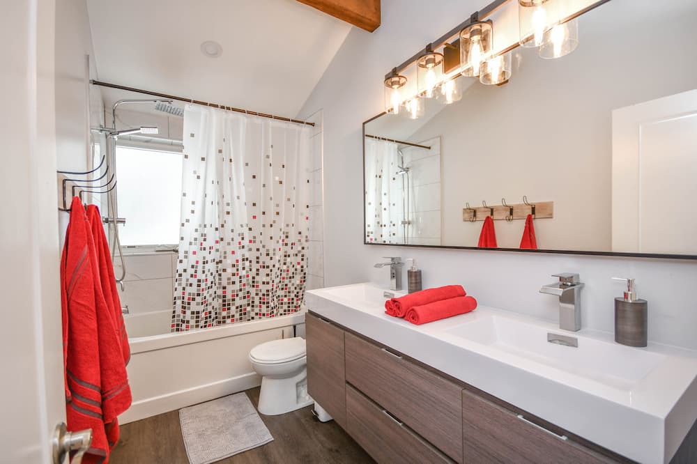 Photo of Bathroom in Tiny